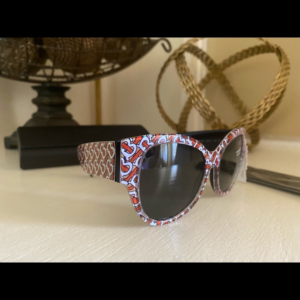Sold❌Burberry 54mm Butterfly sunglasses 🔥 - Picture 2 of 16